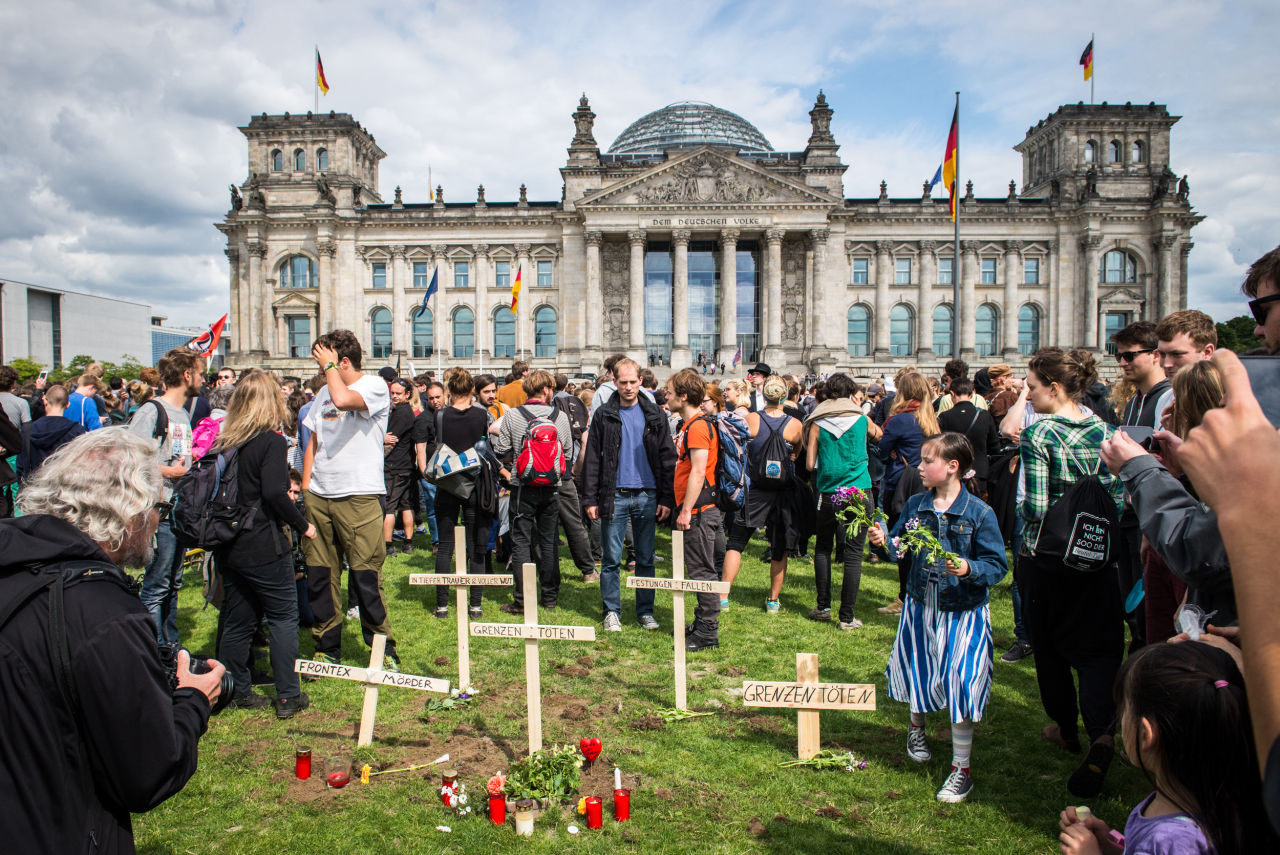 Marsch der Entschlossenen Tote Flüchtlinge Trauerfeier Tote Flüchtlinge