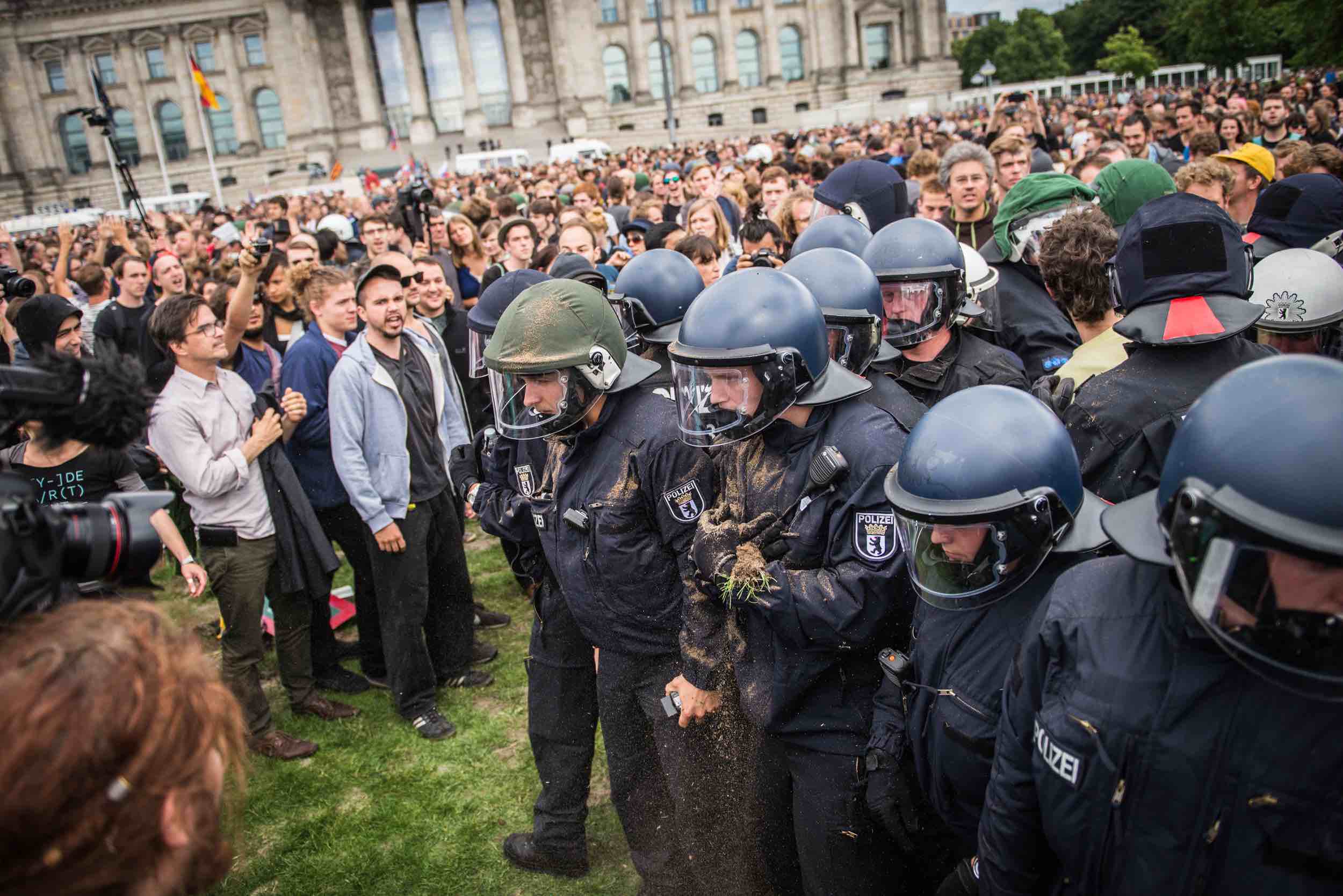 Marsch der Entschlossenen Tote Flüchtlinge Trauerfeier Tote Flüchtlinge